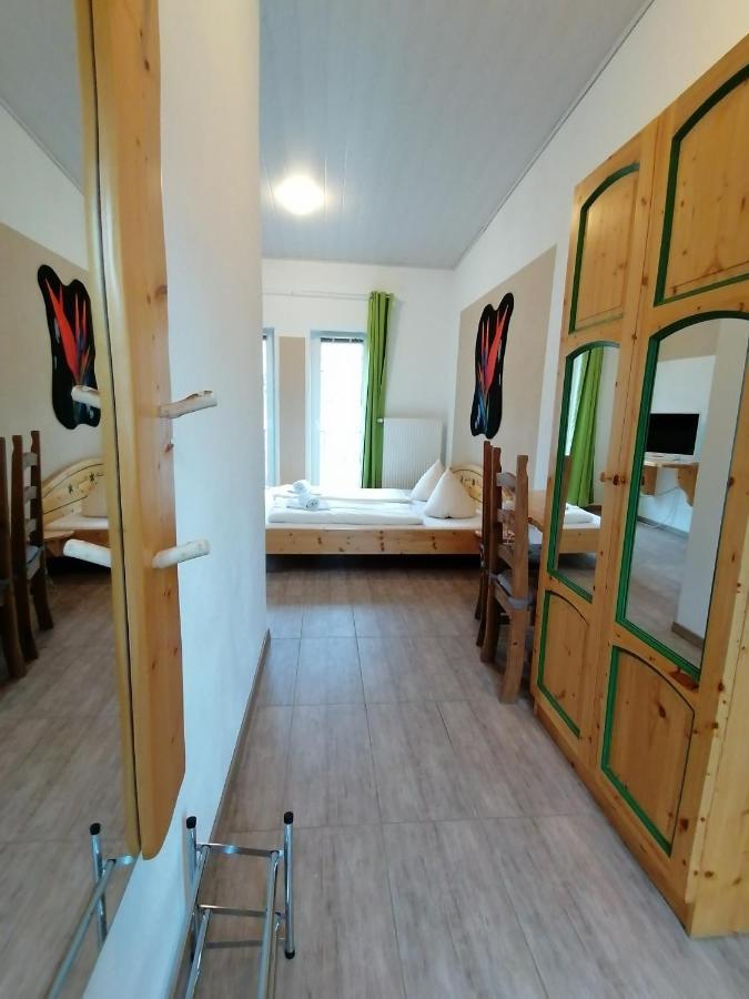 Отель Campingplatz Am Treidlerweg Кёнигштайн-ан-дер-Эльбе Экстерьер фото